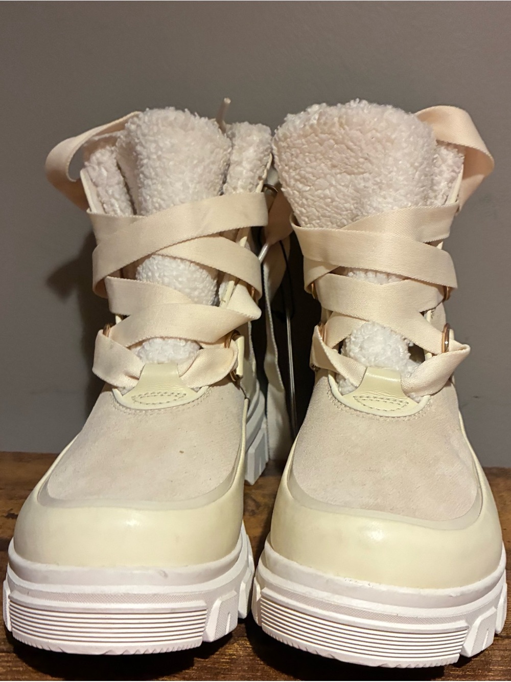 Women’s Sorel Tivoli V Resort Waterproof Lace Up boots Fleece lined SZ 8.5